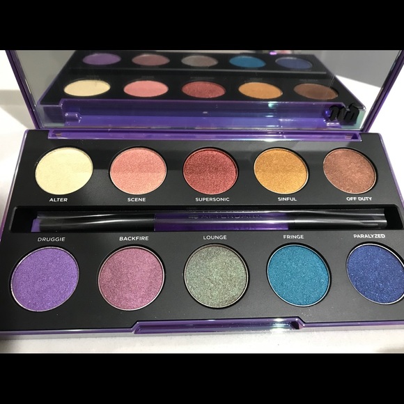 Urban Decay Afterdark Eyeshadow Pallete - Picture 2 of 4